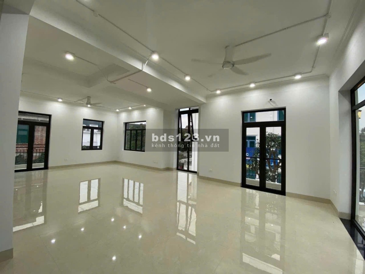 Bán nhà mặt phố Sa Đôi Đại Mỗ Nam Từ Liêm lô góc 3 mặt thoáng DT 210m2x 4 tầng MT 15m2 giá 63.9 tỷ