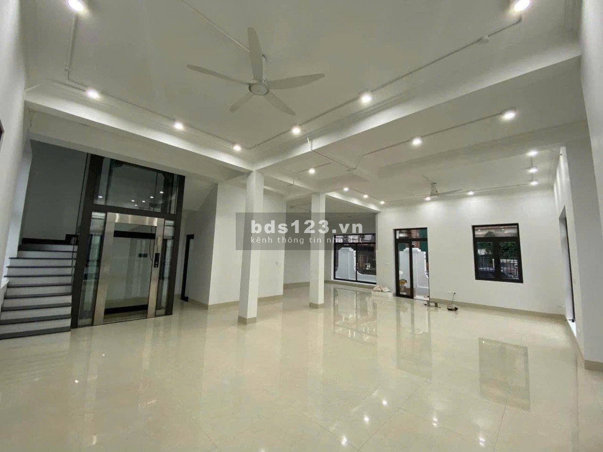 Bán nhà mặt phố Sa Đôi Đại Mỗ Nam Từ Liêm lô góc 3 mặt thoáng DT 210m2x 4 tầng MT 15m2 giá 63.9 tỷ