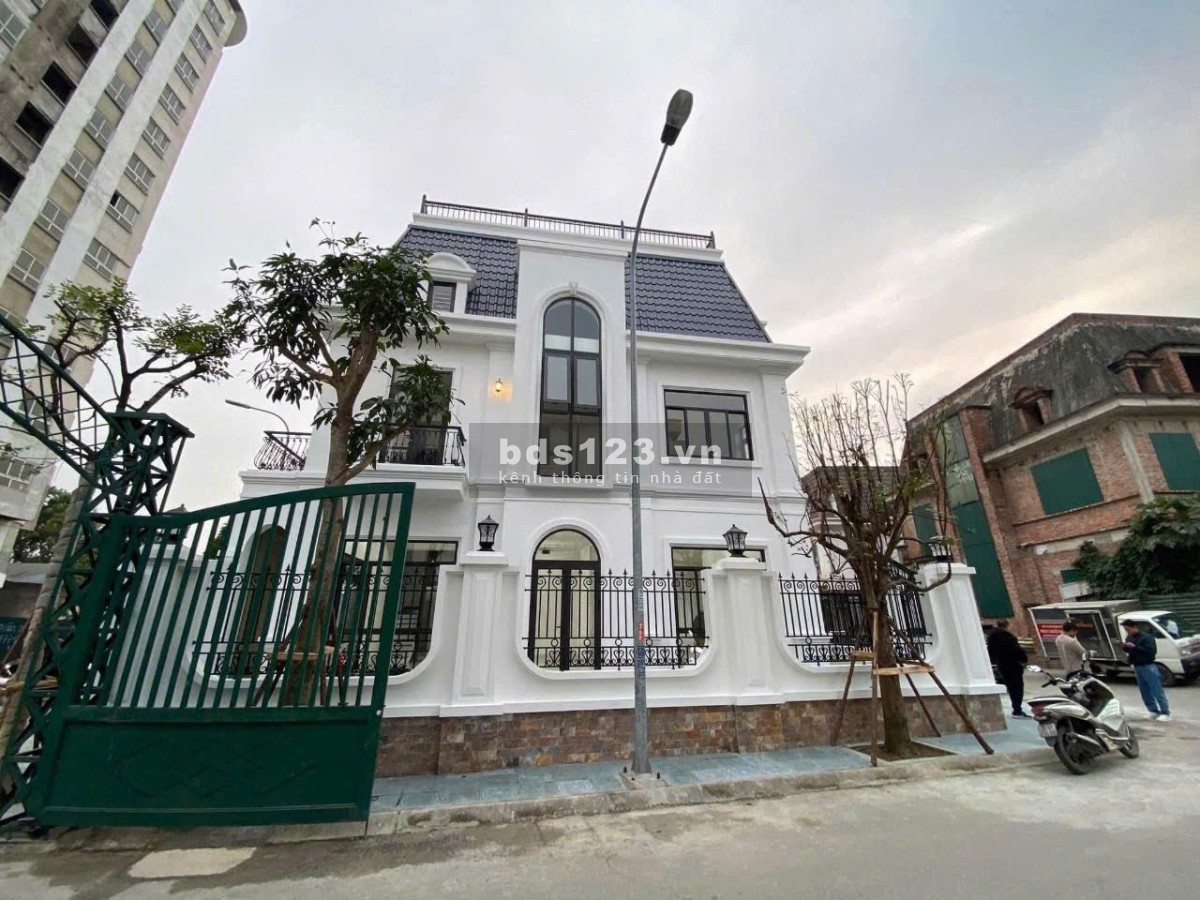 Bán nhà mặt phố Sa Đôi Đại Mỗ Nam Từ Liêm lô góc 3 mặt thoáng DT 210m2x 4 tầng MT 15m2 giá 63.9 tỷ
