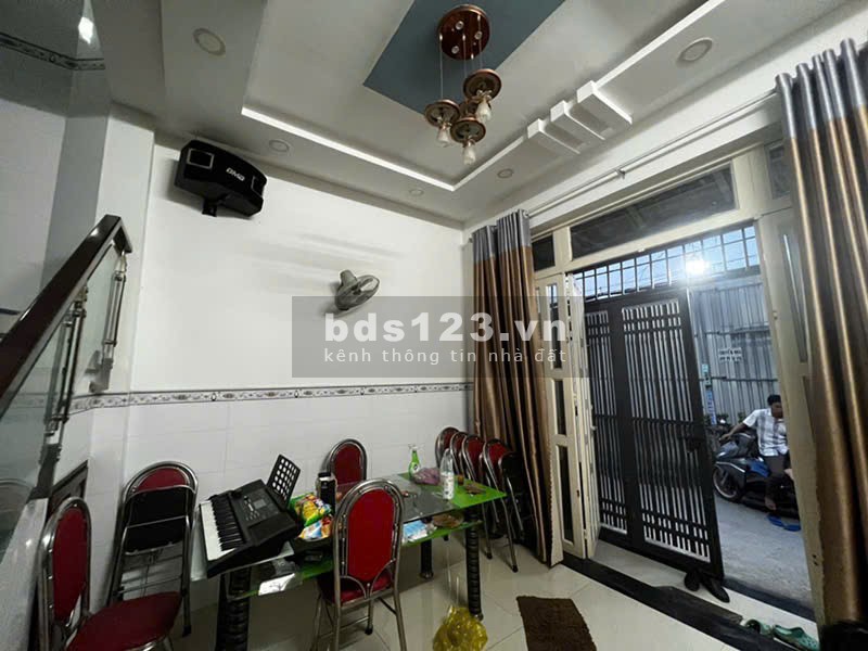 Bán nhà riêng gần Vạn Phúc City, QL 13, 41m2 hẻm xe hơi, giá 4,6 tỷ