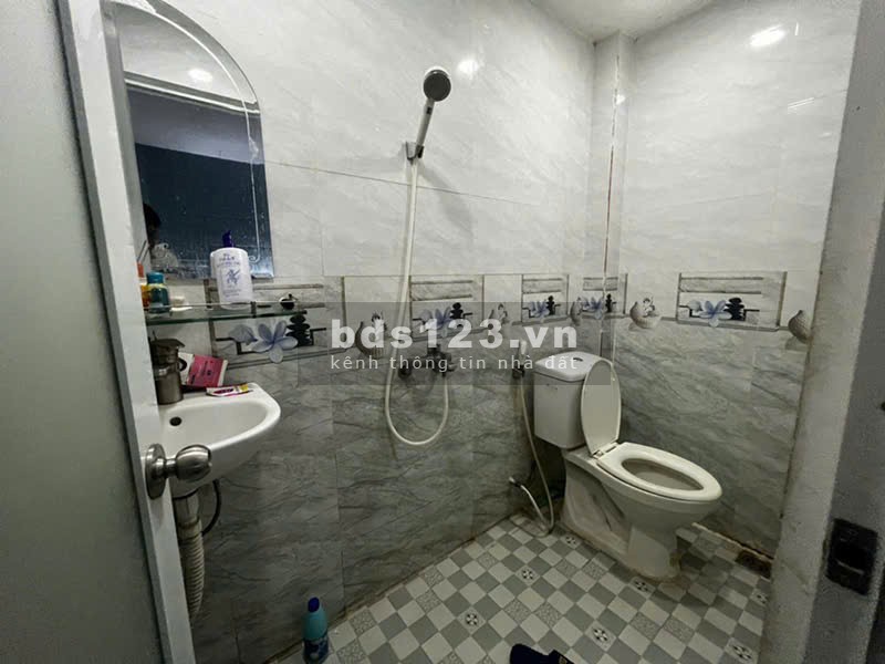 Bán nhà riêng gần Vạn Phúc City, QL 13, 41m2 hẻm xe hơi, giá 4,6 tỷ