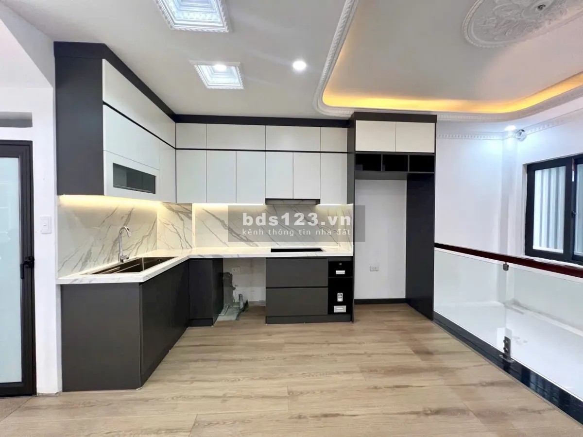Nhà 5 tầng Tựu Liệt, 45m2, mặt tiền 4m, giá 7.7 tỷ, ô tô vào nhà