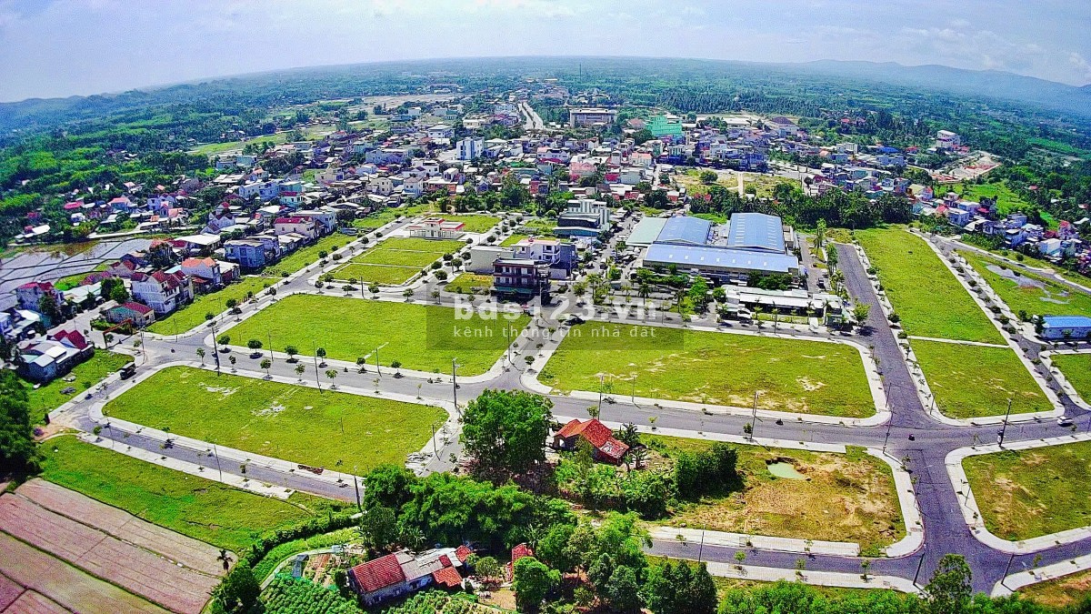 Bán đất nền sát chợ Đông Phú mới. Giá chỉ 30 triệu/m2, sổ hồng công chứng chuyển nhượng trong tháng.