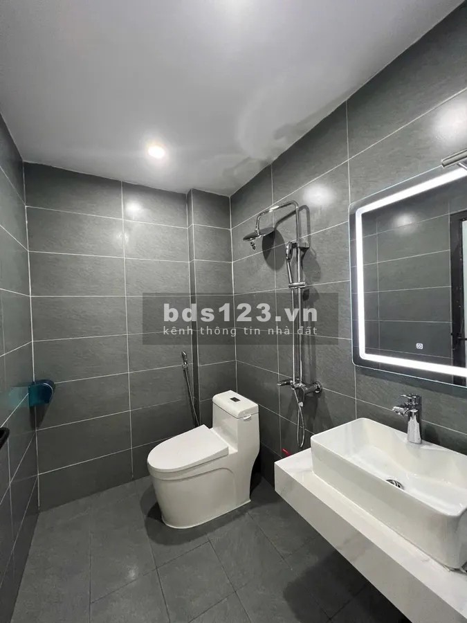 Nhà 5 tầng Tựu Liệt, 45m2, mặt tiền 4m, giá 7.7 tỷ, ô tô vào nhà