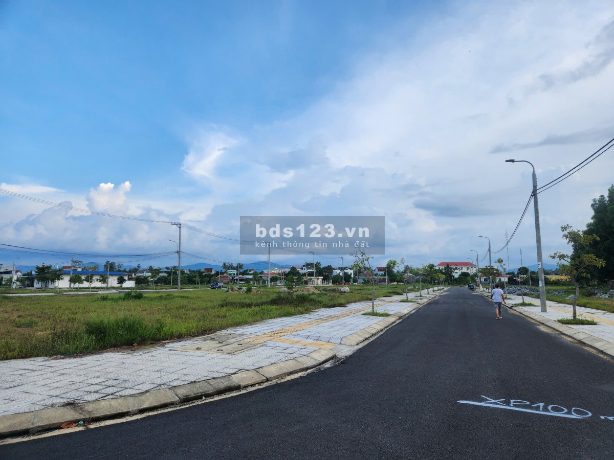 Bán đất nền sát chợ Đông Phú mới. Giá chỉ 30 triệu/m2, sổ hồng công chứng chuyển nhượng trong tháng.