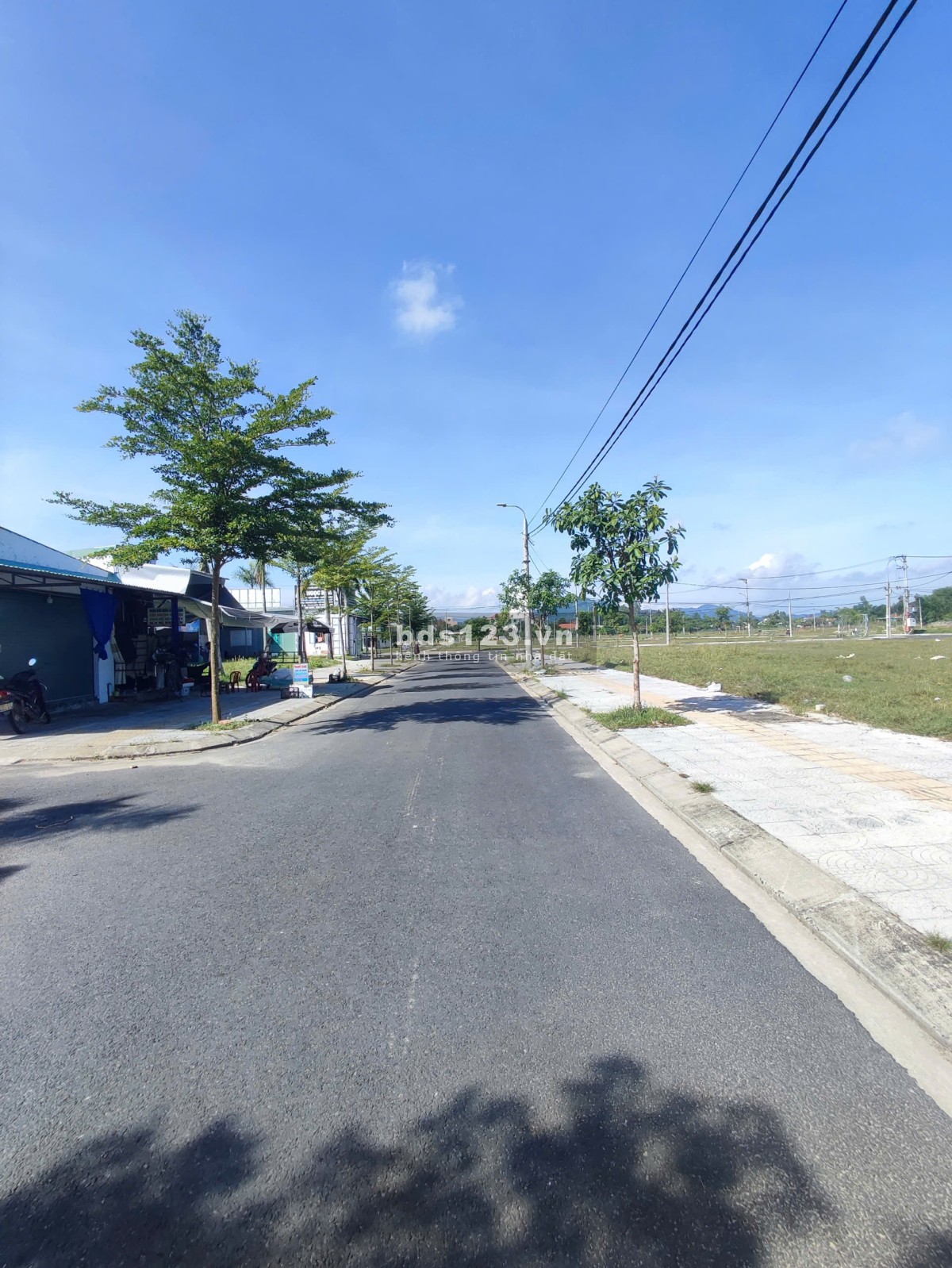 Bán đất nền sát chợ Đông Phú mới. Giá chỉ 30 triệu/m2, sổ hồng công chứng chuyển nhượng trong tháng.