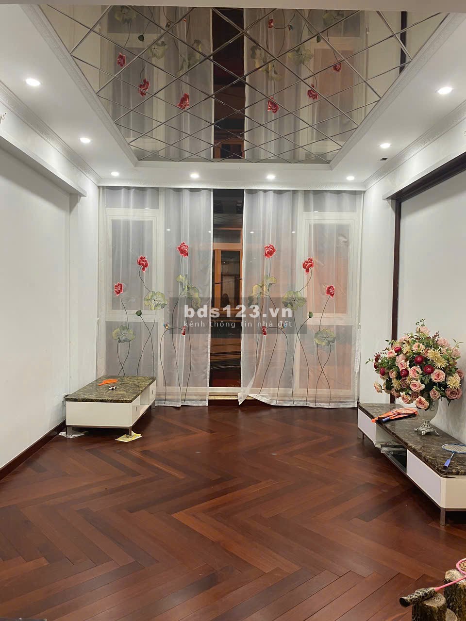 Nhà Vũ Hữu Thanh Xuân 54m2x4 tầng, gara ô tô, giá 18.5 tỷ