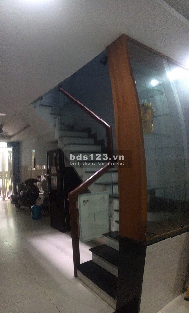 Nhà quận 10 giá rẻ HXH ngay Quốc Tự đường 3/2 4PN 4WC, cực kỳ phong thủy.