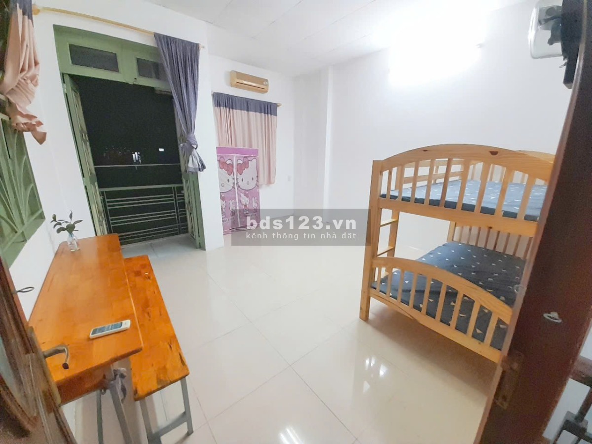 Phòng trọ trung tâm Tân Phú đầy đủ nội thất, có ban công thoáng mát