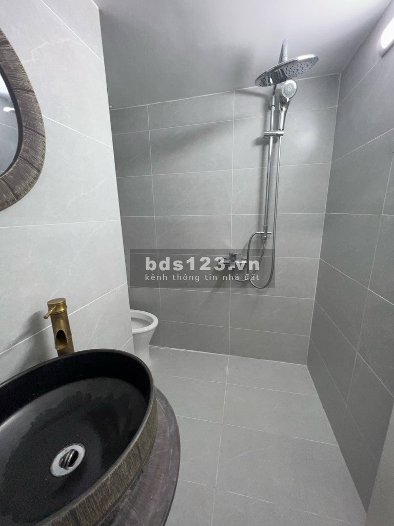 Cần bán căn tập thể tầng 2, diện tích 40m² – Ngay trung tâm…