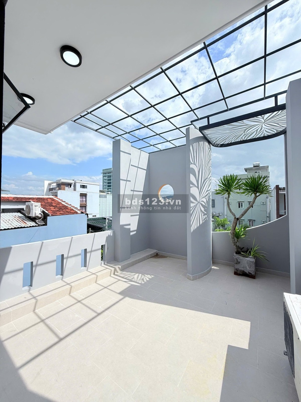 Bán nhà mới 3 tầng – Phú Lộc 19 – Gần biển