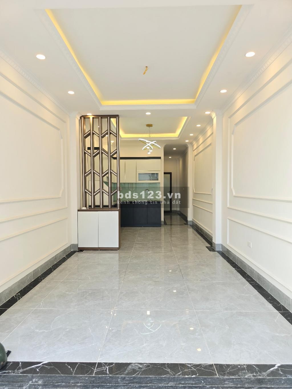 Bán nhà trung tâm Thạch Bàn – Ô tô vào nhà – Có thang máy…