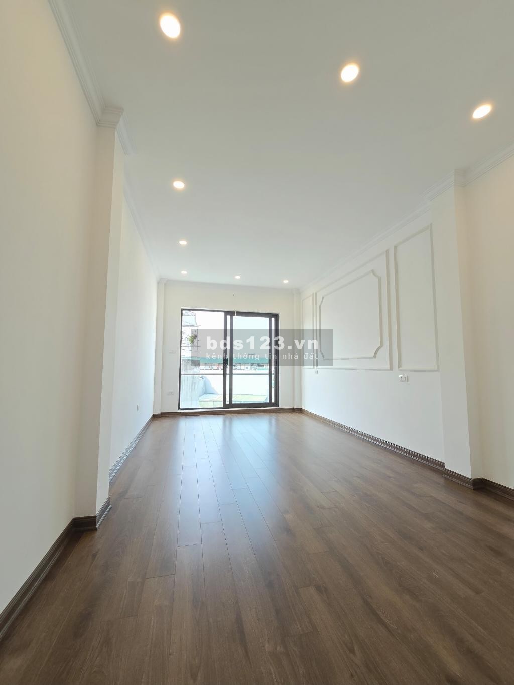 Bán nhà trung tâm Thạch Bàn – Ô tô vào nhà – Có thang máy…