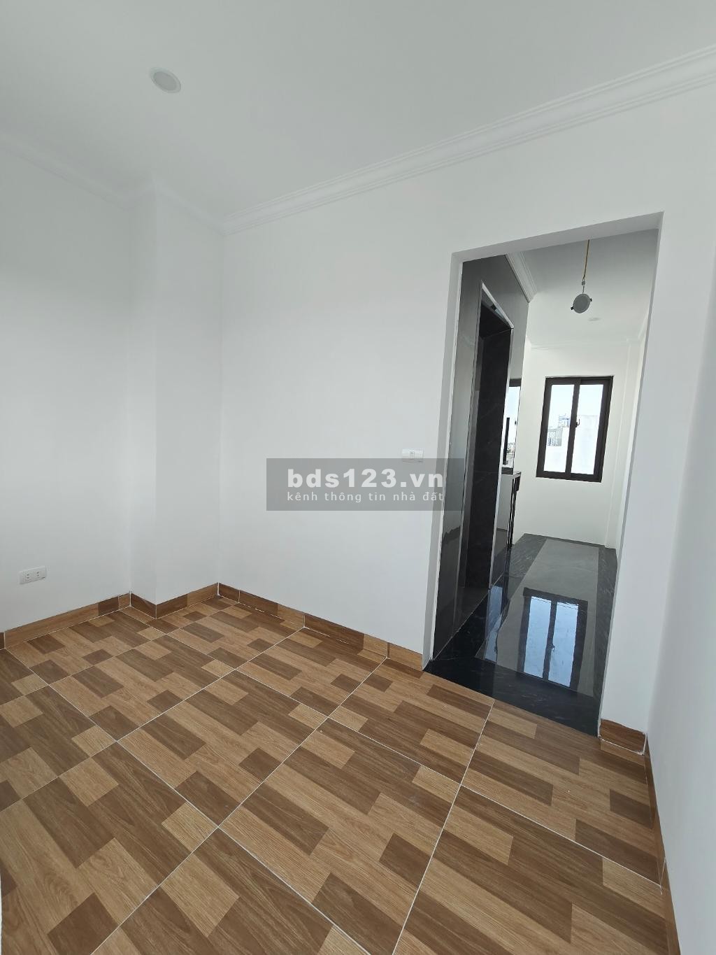 Bán nhà trung tâm Thạch Bàn – Ô tô vào nhà – Có thang máy…