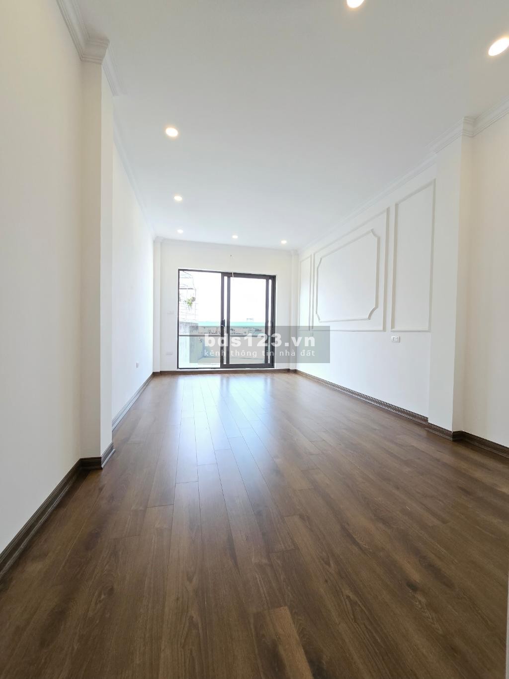 Bán nhà trung tâm Thạch Bàn – Ô tô vào nhà – Có thang máy…