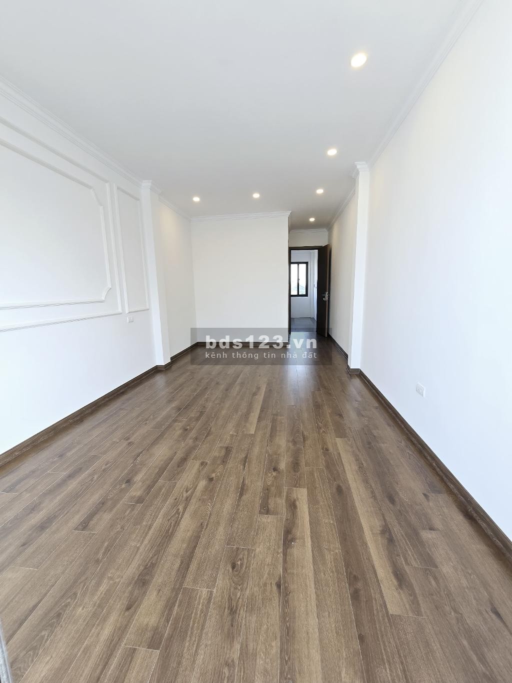 Bán nhà trung tâm Thạch Bàn – Ô tô vào nhà – Có thang máy…