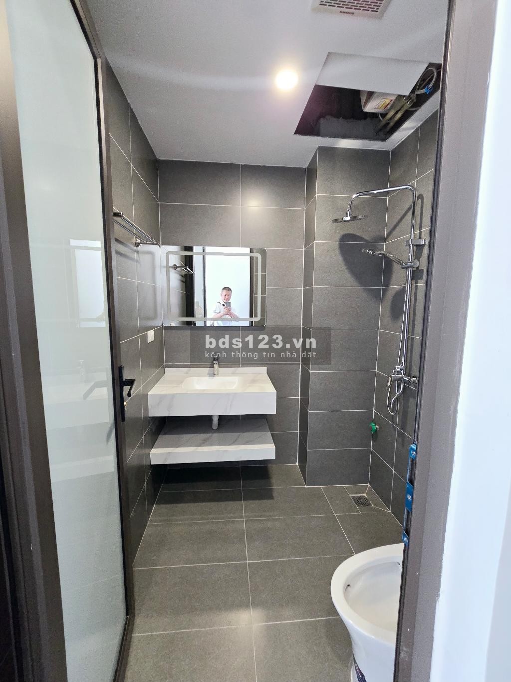 Bán nhà trung tâm Thạch Bàn – Ô tô vào nhà – Có thang máy…