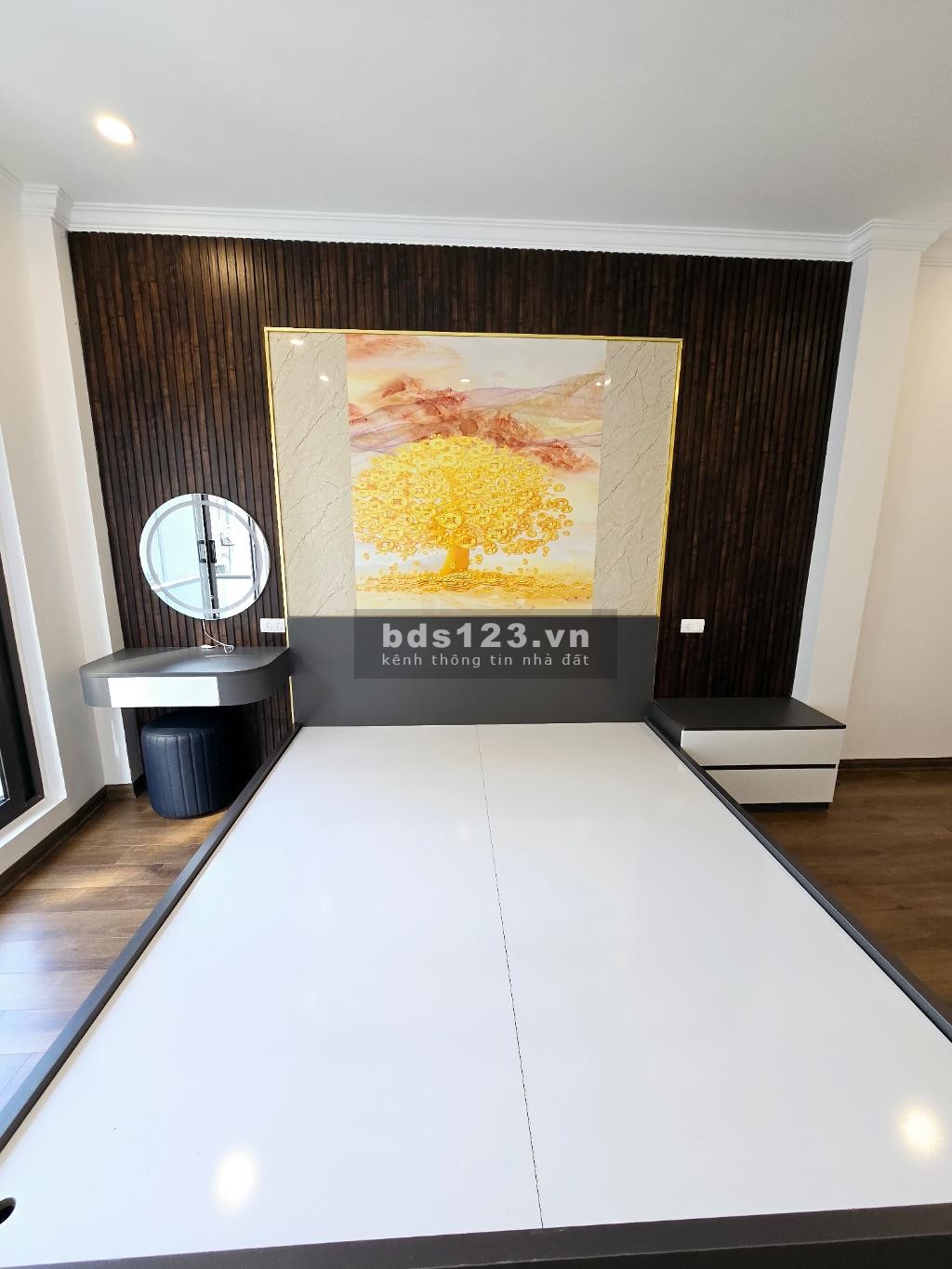 Bán nhà trung tâm Thạch Bàn – Ô tô vào nhà – Có thang máy…