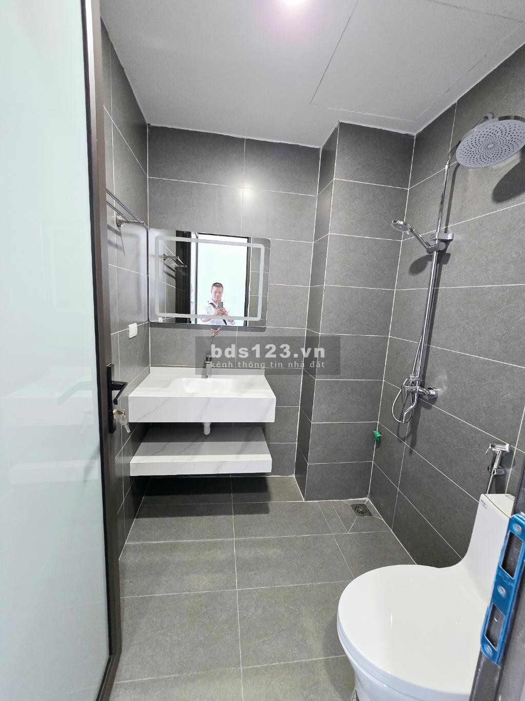 Bán nhà trung tâm Thạch Bàn – Ô tô vào nhà – Có thang máy…