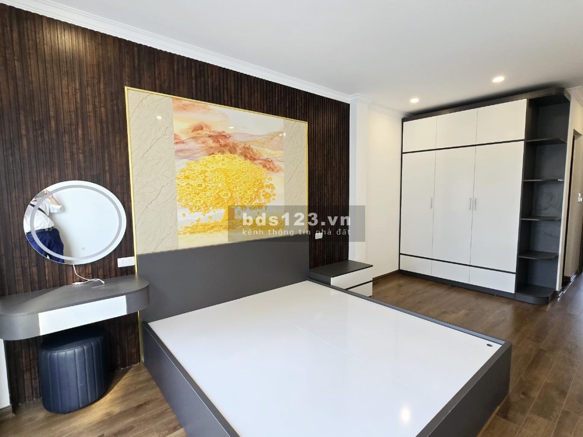 Bán nhà trung tâm Thạch Bàn – Ô tô vào nhà – Có thang máy…