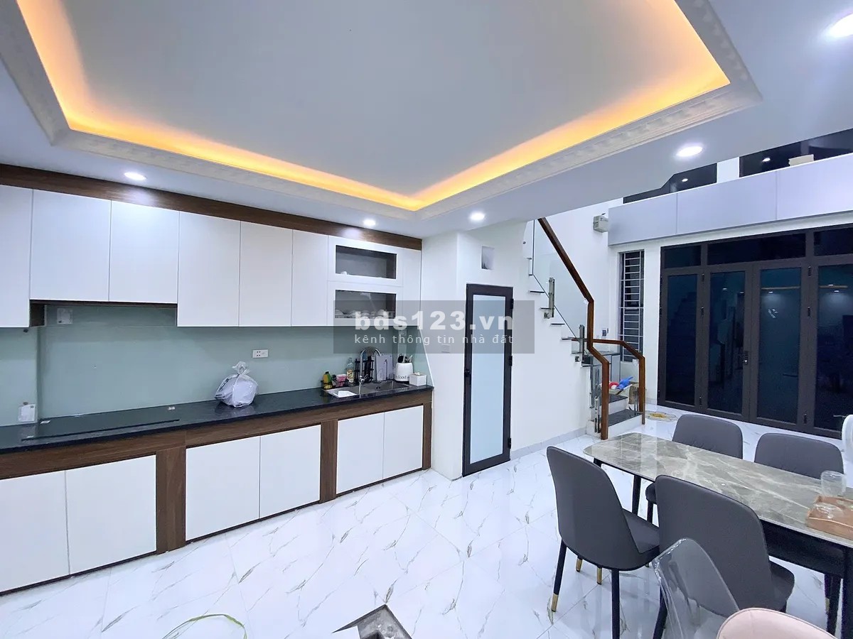 Bán nhà 5 tầng, thang máy Tứ Hiệp, 50m2 giá 8 tỷ, ô tô vào nhà