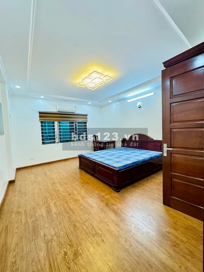 Bán nhà Phố Cầu Giấy, ô tô đỗ cổng, Mặt tiền 4.6 m, giá…