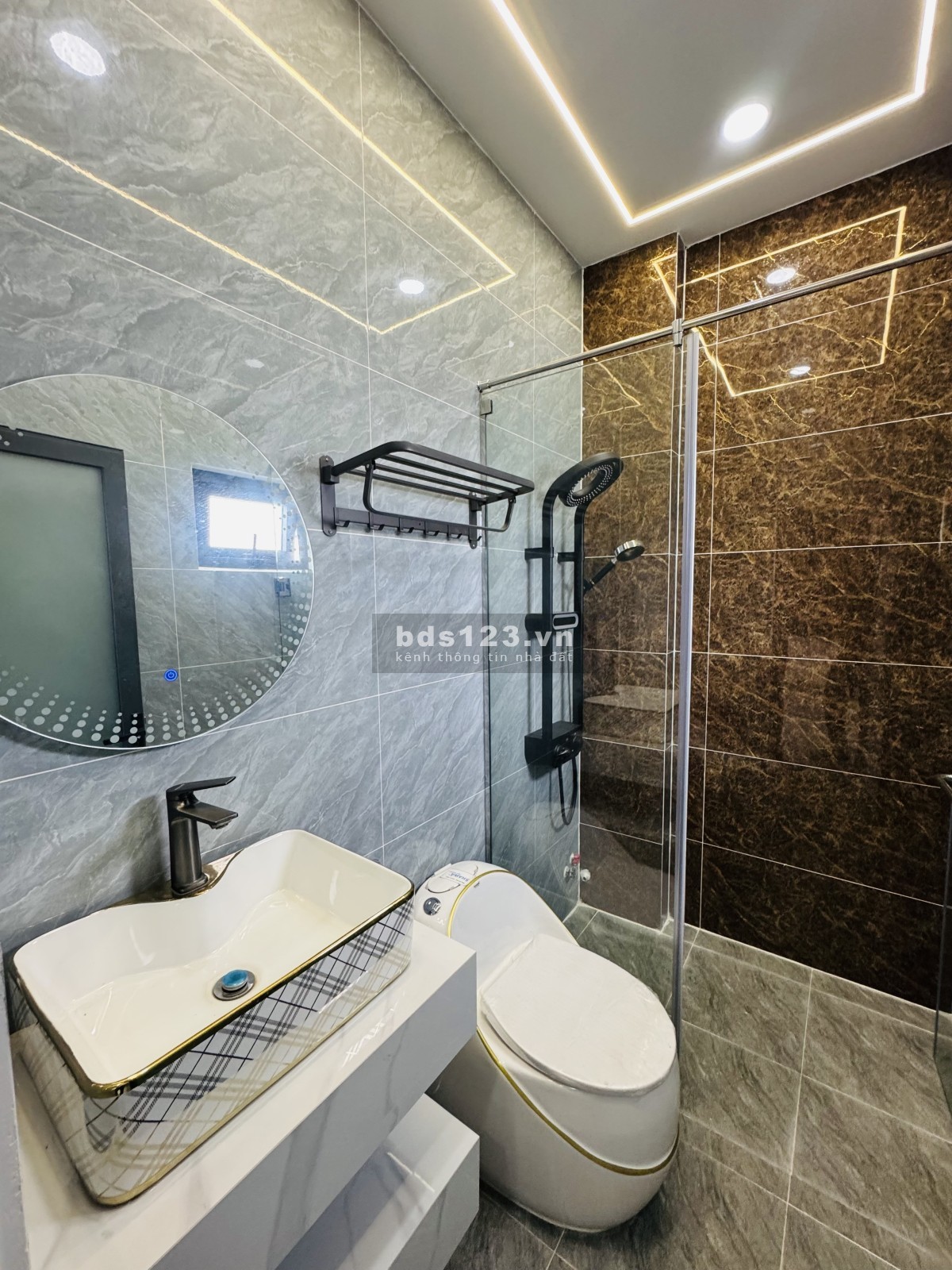 Căn Góc 5 Tầng Hiện Đại Full Nội Thất - 1 Sẹc Mã Lò - Giáp…
