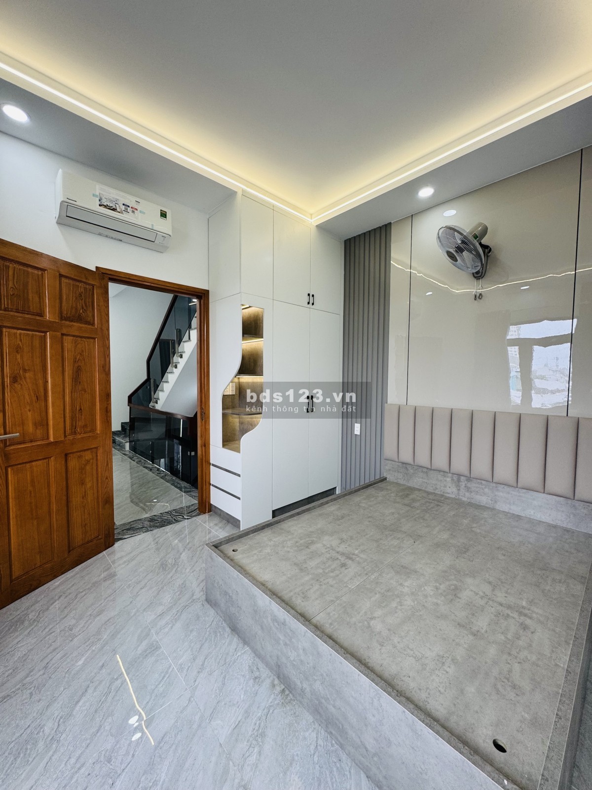 Căn Góc 5 Tầng Hiện Đại Full Nội Thất - 1 Sẹc Mã Lò - Giáp…