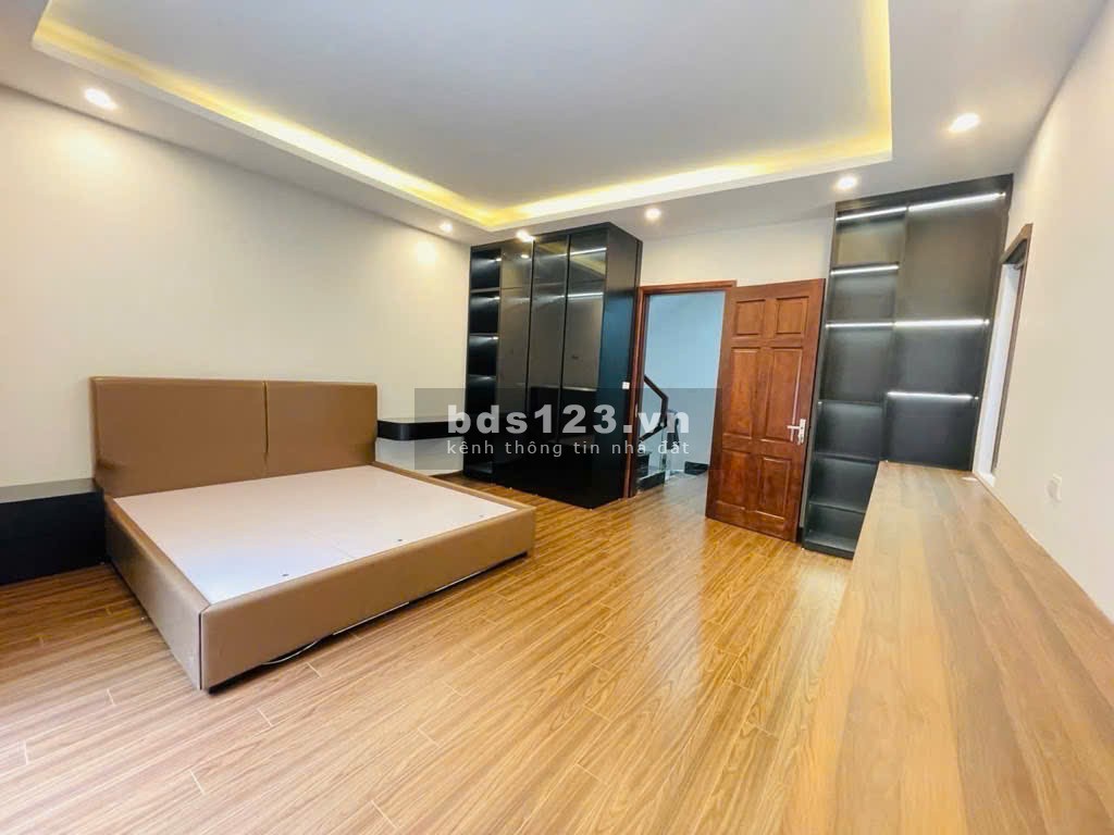 Nhà mới Hồ Tùng MậuDT: 35m2 - 5 TầngMt: 4,8m