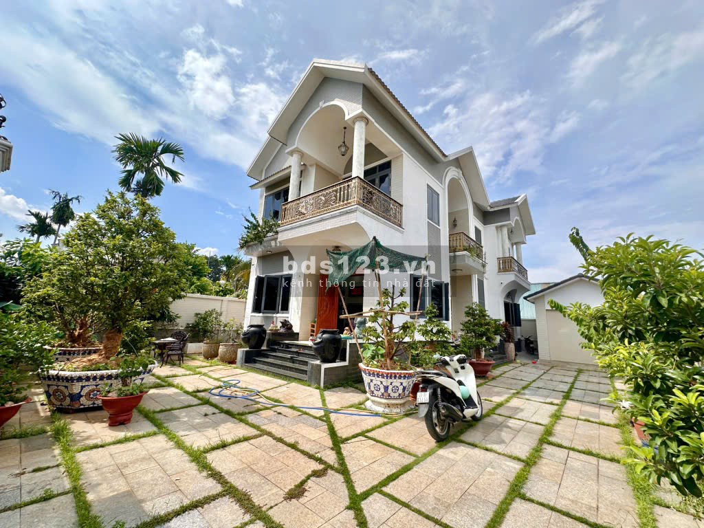 Biệt thự sân vườn đẹp siêu phẩm – Sát TT Thủ Đức – 373m² (15x25) chỉ 14 tỷ (TL)