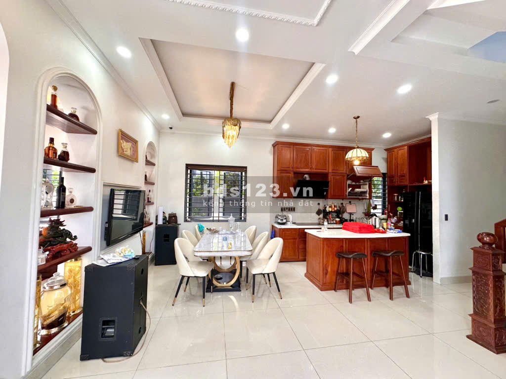 Biệt thự sân vườn đẹp siêu phẩm – Sát TT Thủ Đức – 373m² (15x25) chỉ 14 tỷ (TL)