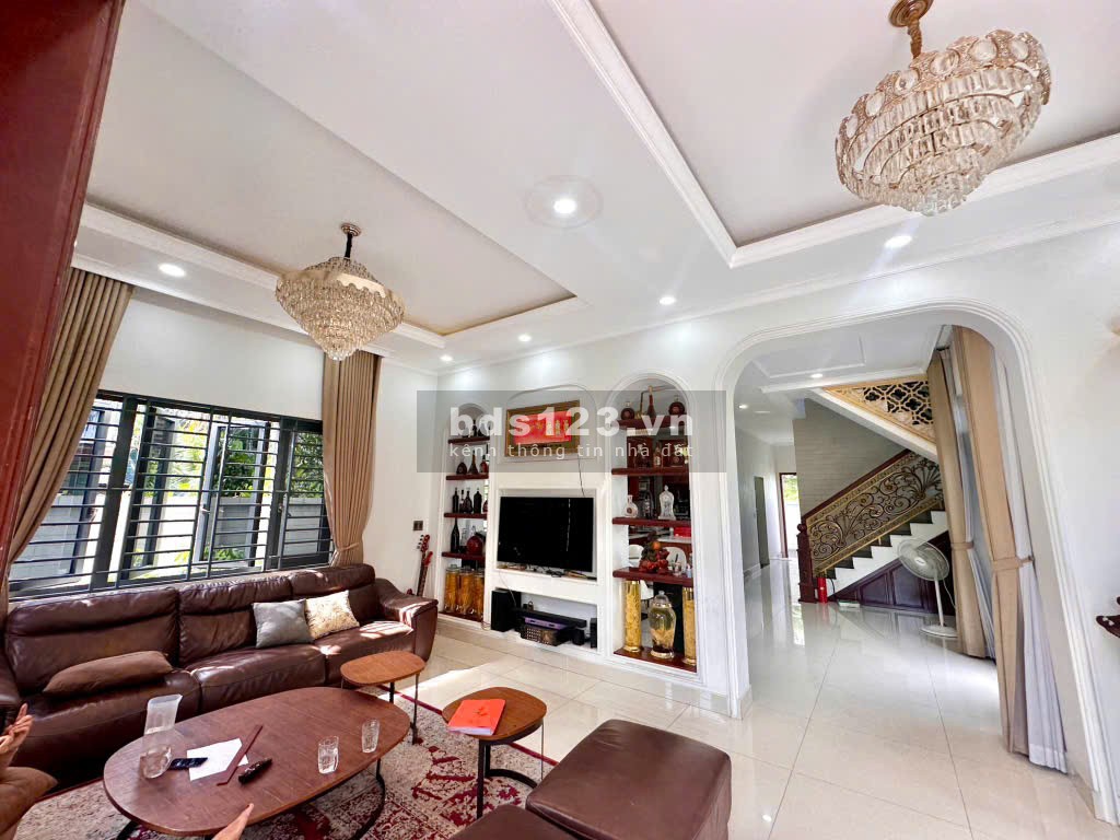 Biệt thự sân vườn đẹp siêu phẩm – Sát TT Thủ Đức – 373m² (15x25) chỉ 14 tỷ (TL)