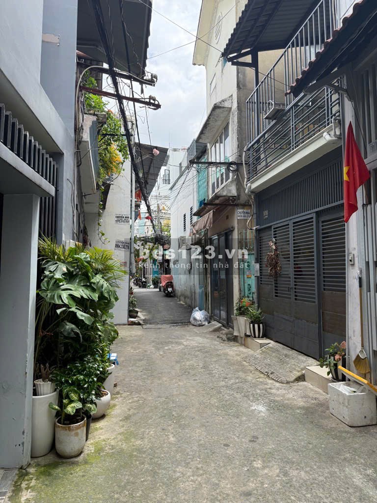 Bán nhà Lê Văn Lương (xe hơi đỗ cửa); 28m2; 3 tầng; 2PN; sổ…