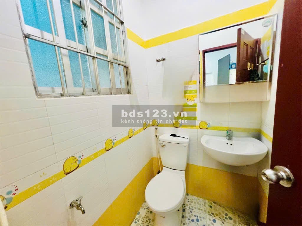 Bán nhà Lê Văn Lương (xe hơi đỗ cửa); 28m2; 3 tầng; 2PN; sổ…