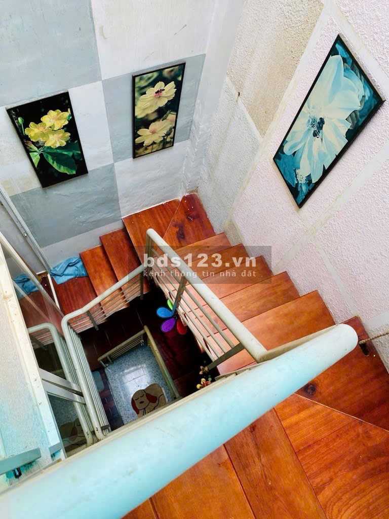 Bán nhà Lê Văn Lương (xe hơi đỗ cửa); 28m2; 3 tầng; 2PN; sổ…