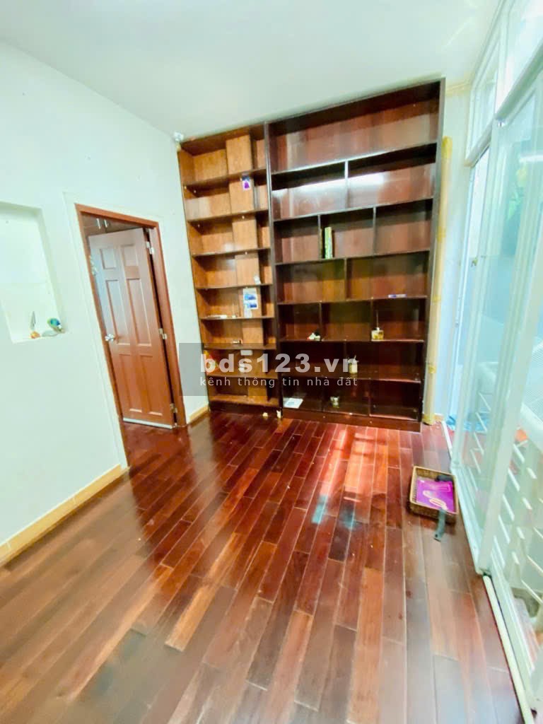 Bán nhà Lê Văn Lương (xe hơi đỗ cửa); 28m2; 3 tầng; 2PN; sổ…