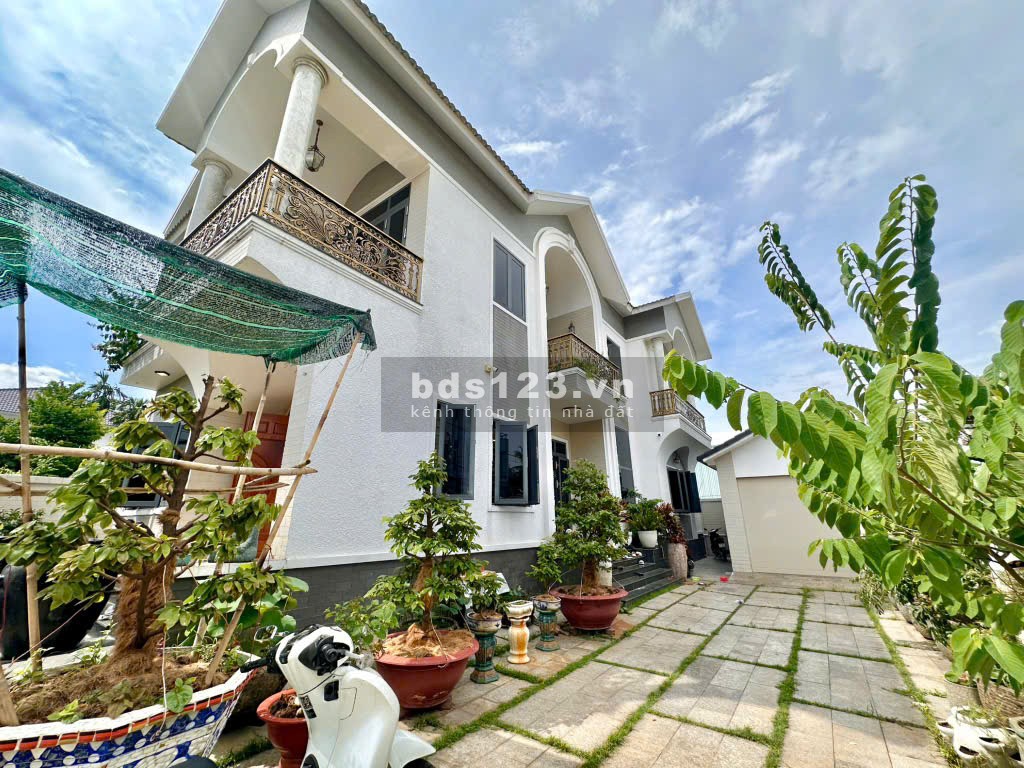 Biệt thự sân vườn đẹp siêu phẩm – Sát TT Thủ Đức – 373m² (15x25) chỉ 14 tỷ (TL)
