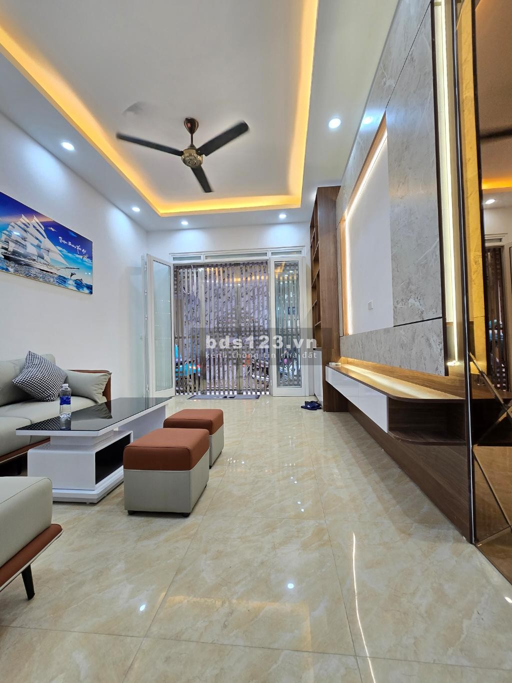 Chính chủ cần bán gấp nhà Kim Giang DT 40m MT 3.9m. Nhà đẹp, Full Nội Thất, sẵn ở luôn, ngõ thông