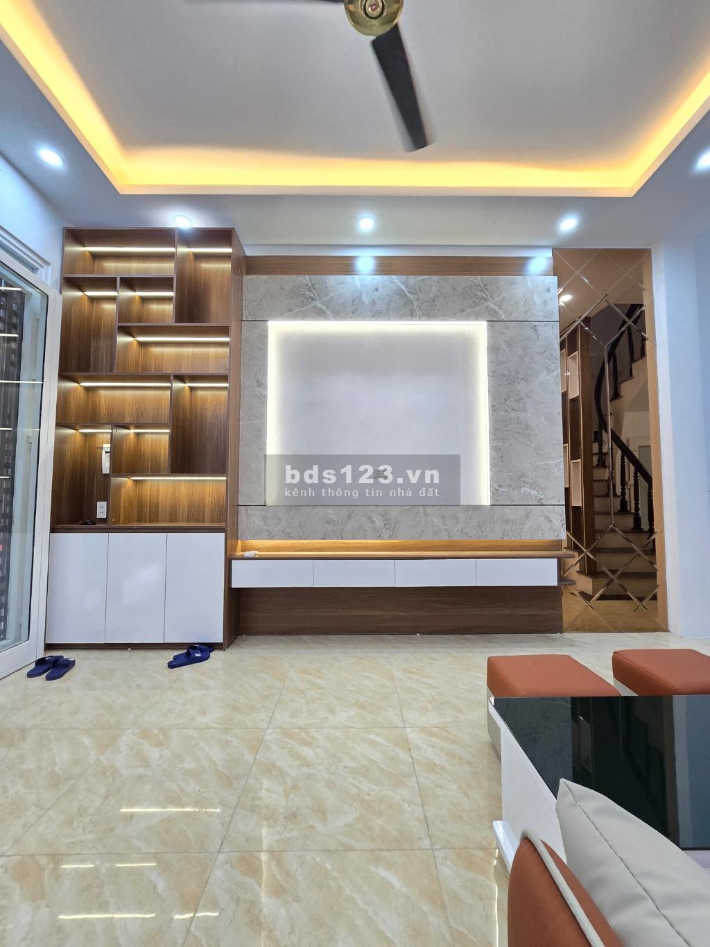 Chính chủ cần bán gấp nhà Kim Giang DT 40m MT 3.9m. Nhà đẹp, Full Nội Thất, sẵn ở luôn, ngõ thông