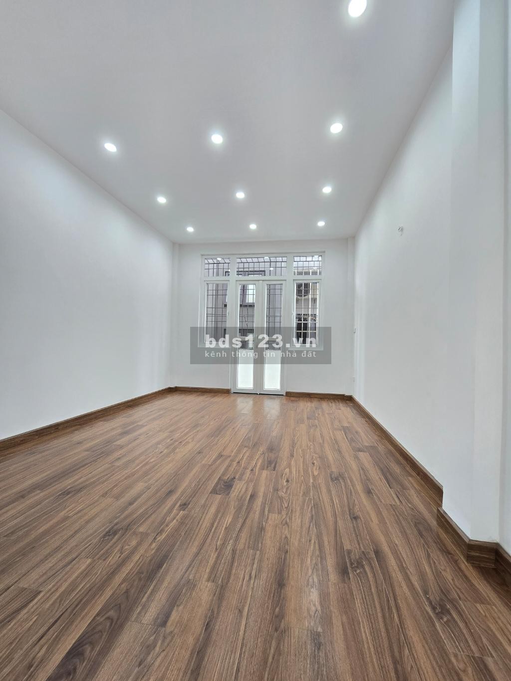 Chính chủ cần bán gấp nhà Kim Giang DT 40m MT 3.9m. Nhà đẹp, Full Nội Thất, sẵn ở luôn, ngõ thông