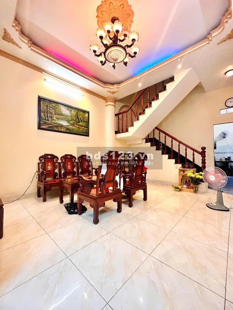 Cần bán Nhà Cách Mạng Tháng 8 - Giá 9 Tỷ 2