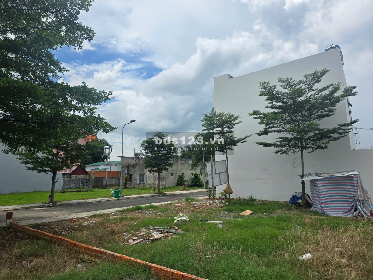 Bán lô đất trong khu dân cư tân Phú Trung 100m2 giá 1.95 Tỷ