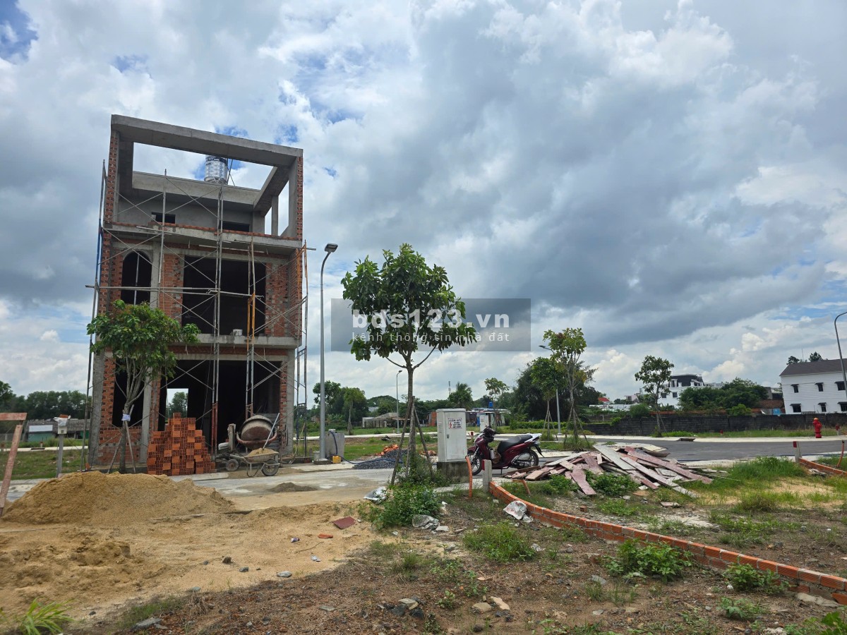 Bán lô đất trong khu dân cư tân Phú Trung 100m2 giá 1.95 Tỷ