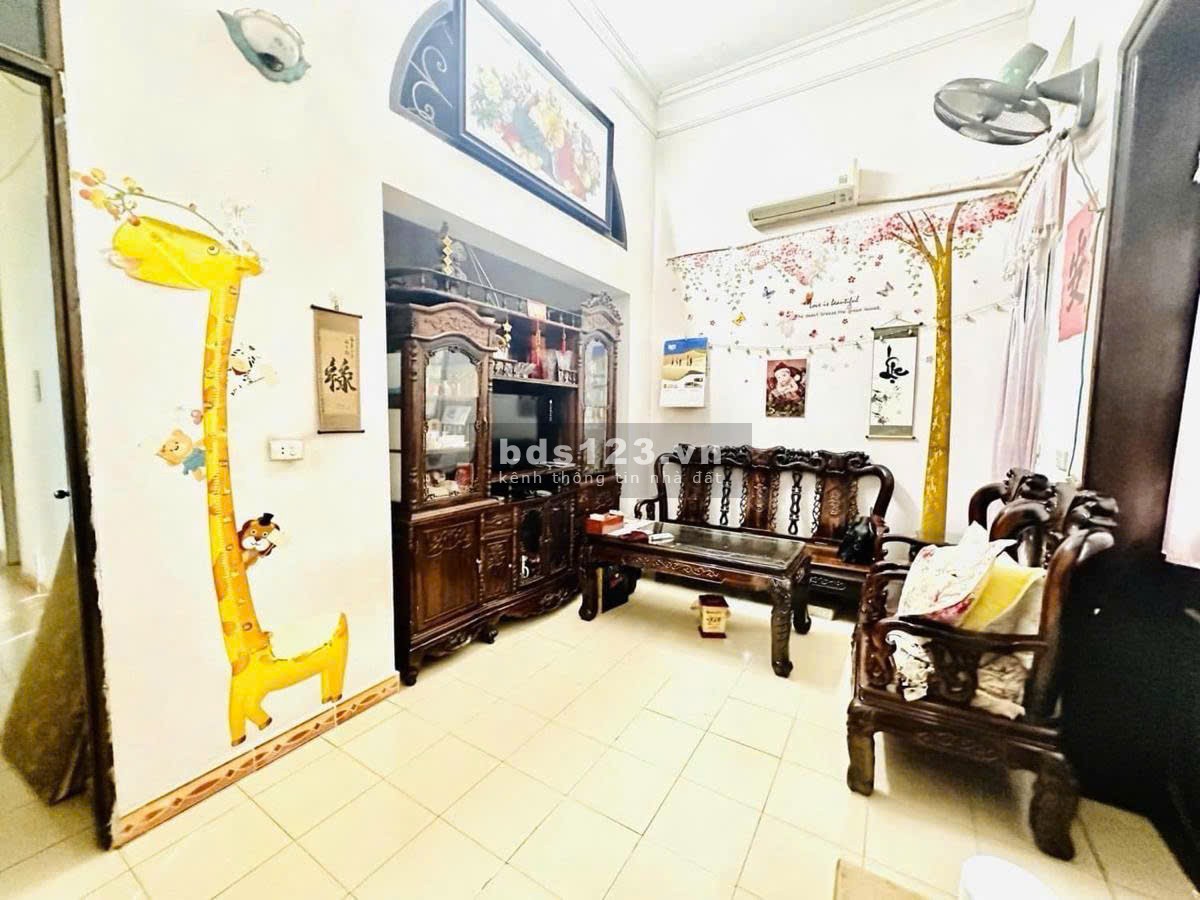 Chỉ 10.8 Tỷ – Nhà cách phố Hoàng Mai 1 căn – Lô góc, Ô Tô…