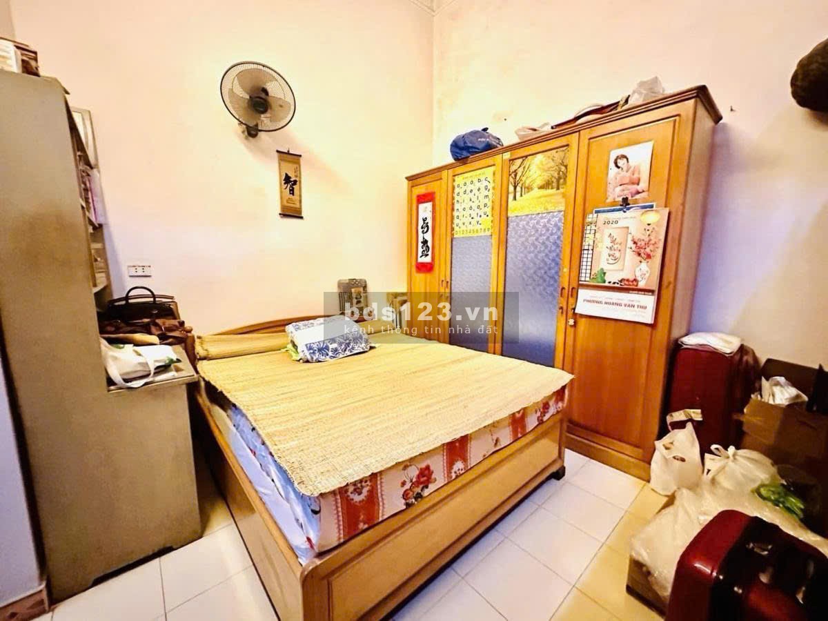 Chỉ 10.8 Tỷ – Nhà cách phố Hoàng Mai 1 căn – Lô góc, Ô Tô…