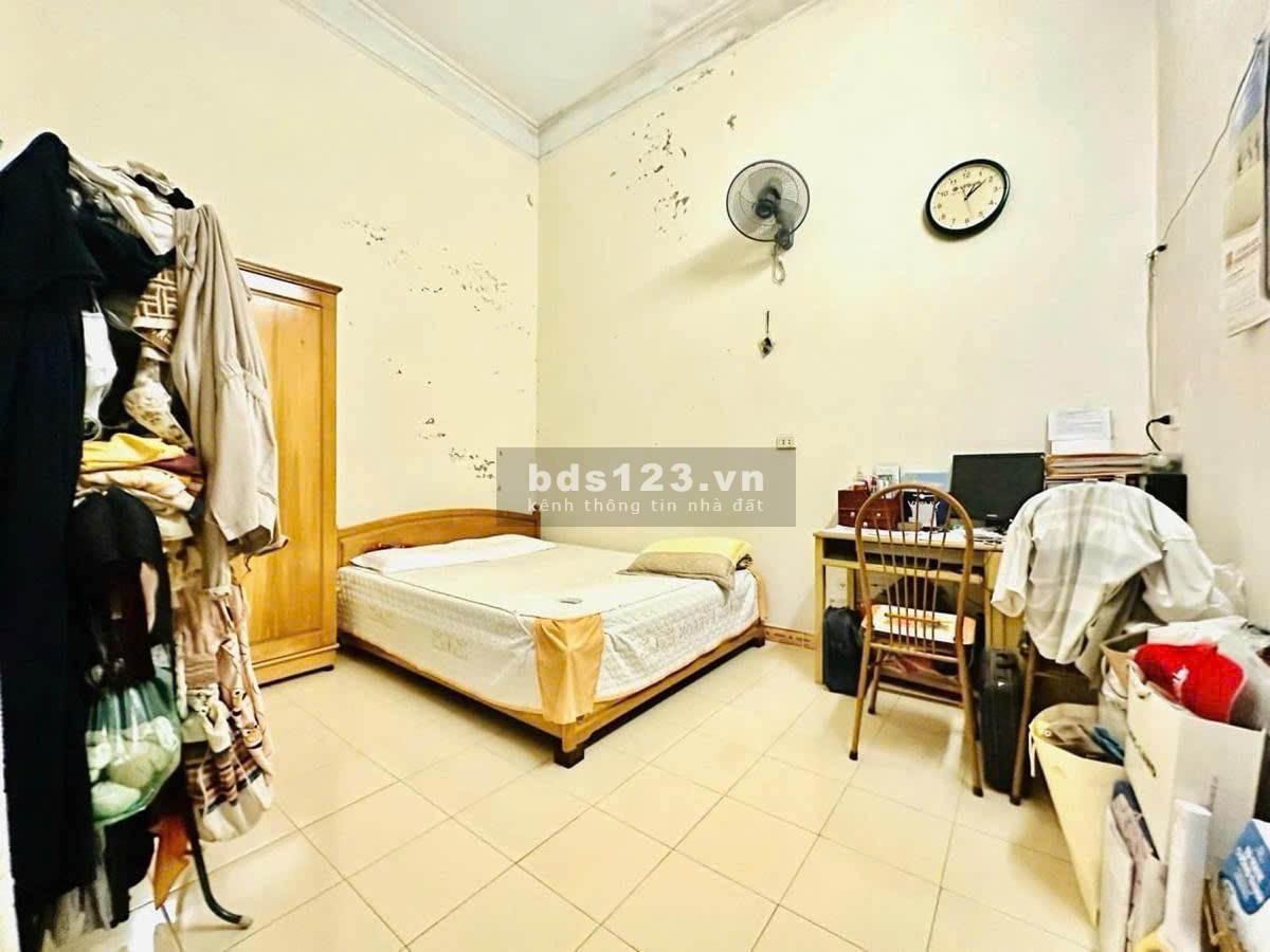 Chỉ 10.8 Tỷ – Nhà cách phố Hoàng Mai 1 căn – Lô góc, Ô Tô…
