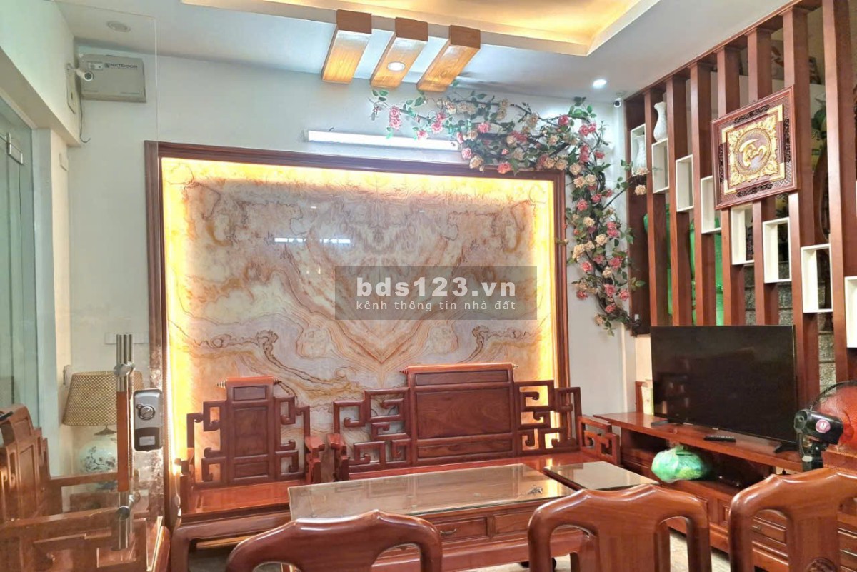 Bán Nhà cạnh ĐH Thương Mại – Ngõ rộng, cách Ô Tô 10m