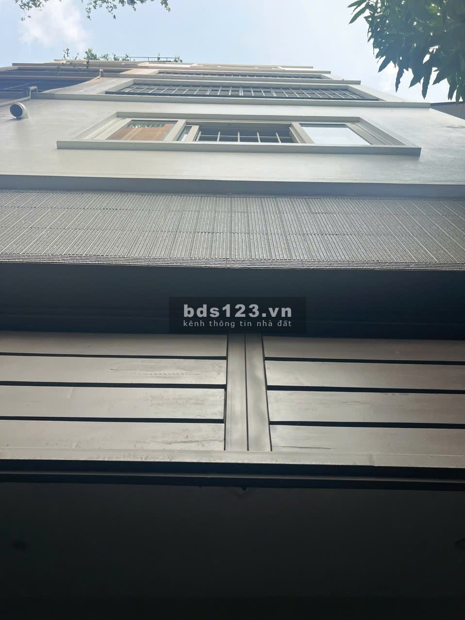 Chính chủ cần bán GẤP nhà Lạc Long Quân DT 48m2*5T, MT4.8m,…