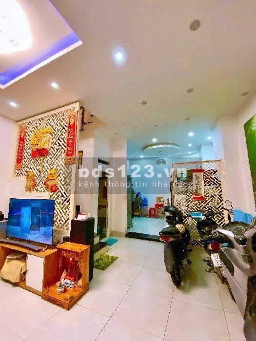  Nhà 3 tầng đẹp – Hẻm xe hơi – Gần Vạn Phúc City