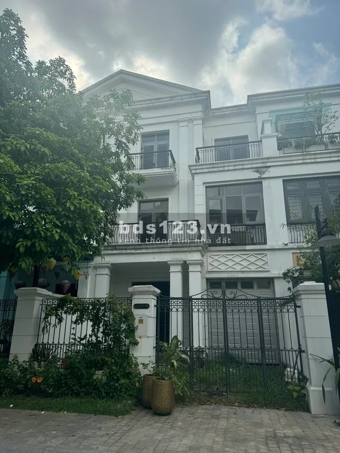 Biệt thự 256m2, 4 tầng, hồ Linh Đàm, giá 58 tỷ